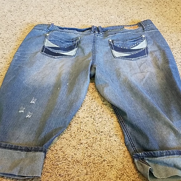 Almost Famous distressed denim capris - Picture 2 of 3